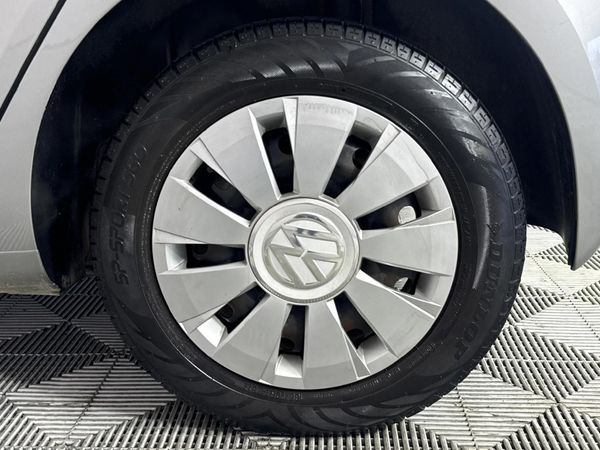 2017-Volkswagen-Up-Move-Up-10-5-dr image:5