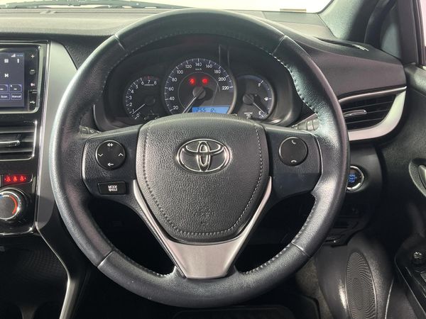 2018-Toyota-Yaris-15-XS-5-dr image:11