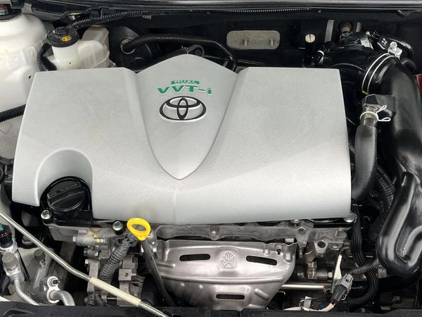 2018-Toyota-Yaris-15-XS-5-dr image:12