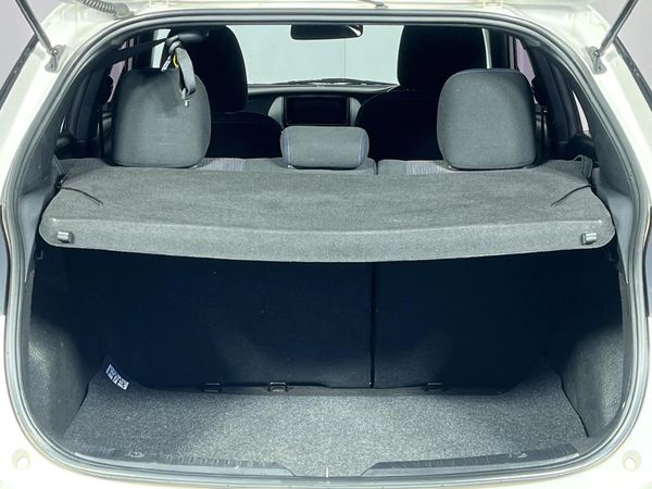 2018-Toyota-Yaris-15-XS-5-dr image:13