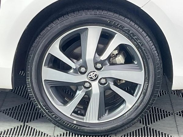 2018-Toyota-Yaris-15-XS-5-dr image:5
