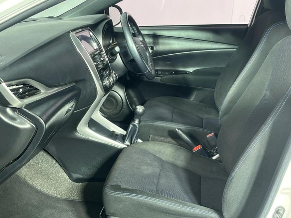 2018-Toyota-Yaris-15-XS-5-dr image:8