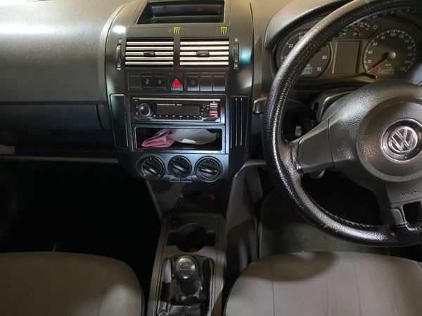 2013-Volkswagen-Polo-Vivo-14-Trendline-5-dr image:15