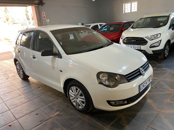 2013-Volkswagen-Polo-Vivo-14-Trendline-5-dr image:1