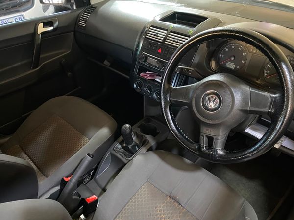 2013-Volkswagen-Polo-Vivo-14-Trendline-5-dr image:19
