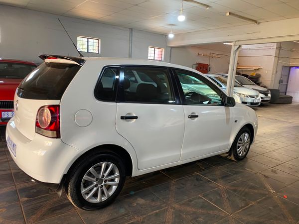 2013-Volkswagen-Polo-Vivo-14-Trendline-5-dr image:6