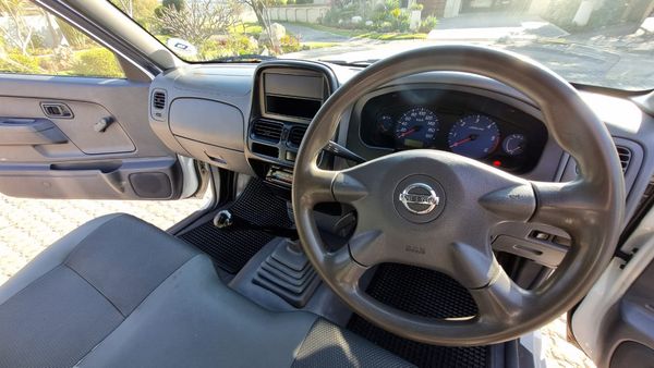 2021-Nissan-NP300-Nissan-NP300-25TDI-MID-PU-SC-AC image:15
