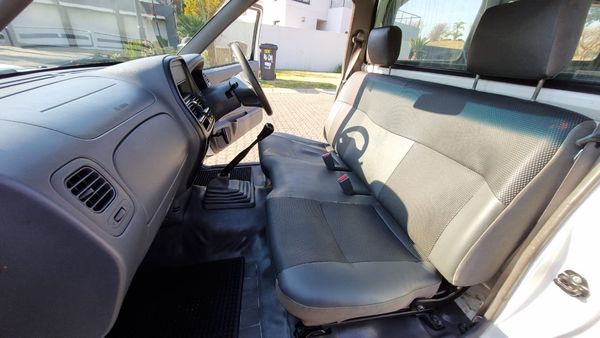 2021-Nissan-NP300-Nissan-NP300-25TDI-MID-PU-SC-AC image:17