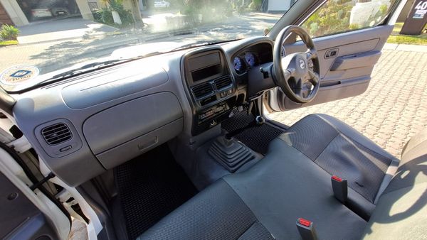 2021-Nissan-NP300-Nissan-NP300-25TDI-MID-PU-SC-AC image:18