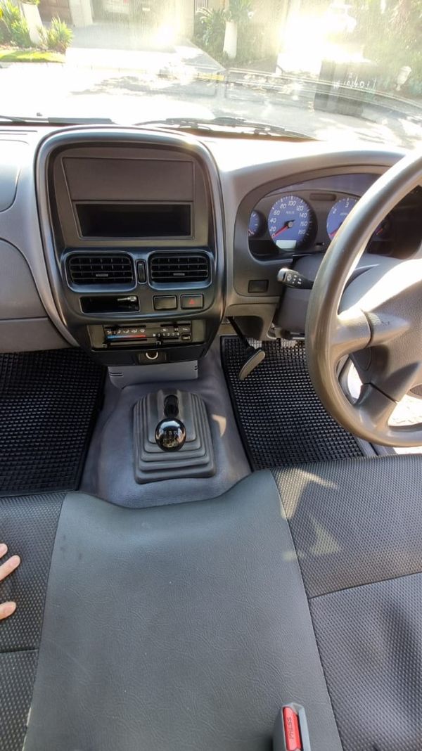 2021-Nissan-NP300-Nissan-NP300-25TDI-MID-PU-SC-AC image:19