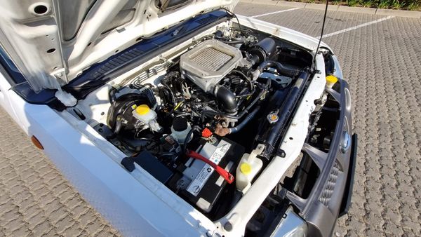 2021-Nissan-NP300-Nissan-NP300-25TDI-MID-PU-SC-AC image:20