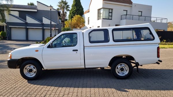 2021-Nissan-NP300-Nissan-NP300-25TDI-MID-PU-SC-AC image:4