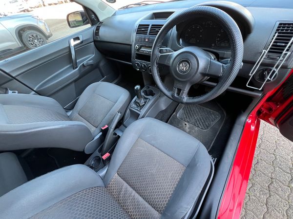 2014-Volkswagen-Polo-Vivo-14-Trendline-5-dr image:11
