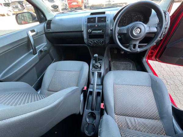 2014-Volkswagen-Polo-Vivo-14-Trendline-5-dr image:13