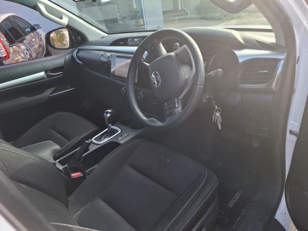 2016-Toyota-Hilux-28-GD-6-Raider-4x4-Double-Cab-Auto image:3