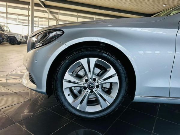2017-Mercedes-Benz-C-Class-C-180-Avantgarde-Auto image:11