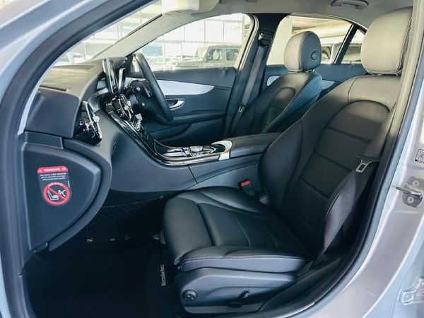 2017-Mercedes-Benz-C-Class-C-180-Avantgarde-Auto image:4