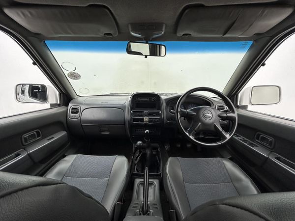 2007-Nissan-Hardbody-2400i-SE-4x4-Double-Cab image:10