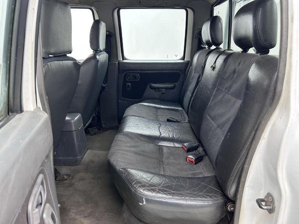 2007-Nissan-Hardbody-2400i-SE-4x4-Double-Cab image:11