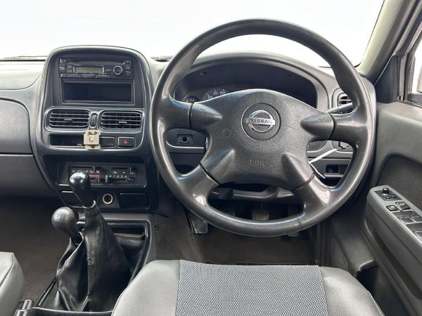 2007-Nissan-Hardbody-2400i-SE-4x4-Double-Cab image:8