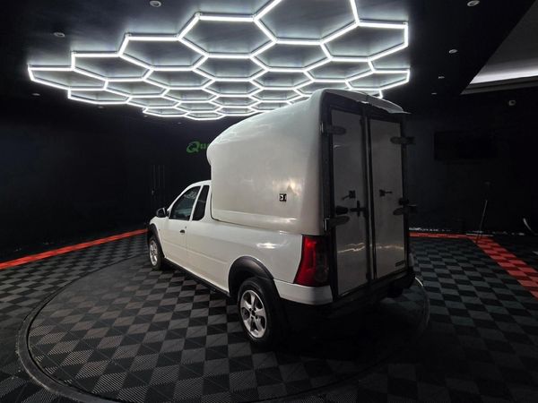 2011-Nissan-NP200-16-S image:2