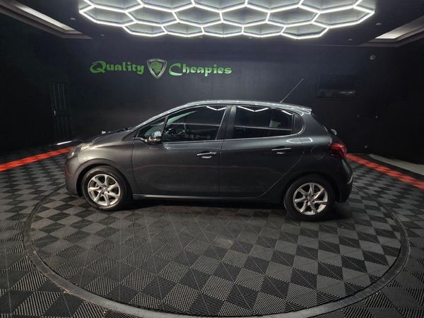2017-Peugeot-208-12-VTi-Active-5-dr image:4