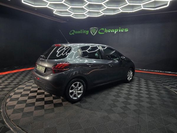 2017-Peugeot-208-12-VTi-Active-5-dr image:5