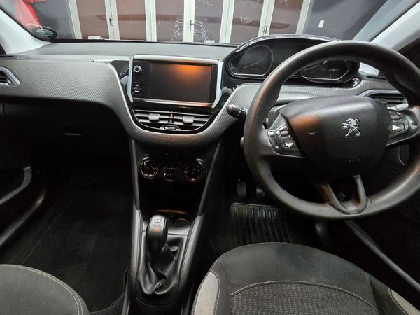 2017-Peugeot-208-12-VTi-Active-5-dr image:6
