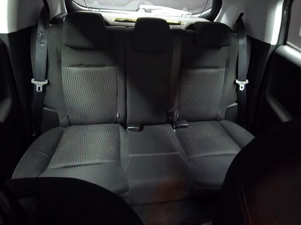 2017-Peugeot-208-12-VTi-Active-5-dr image:7