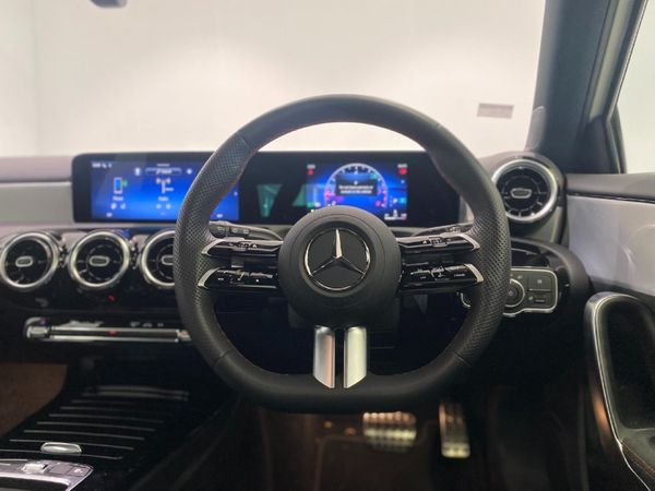 2025-Mercedes-Benz-A-Class-A-200-Auto image:14