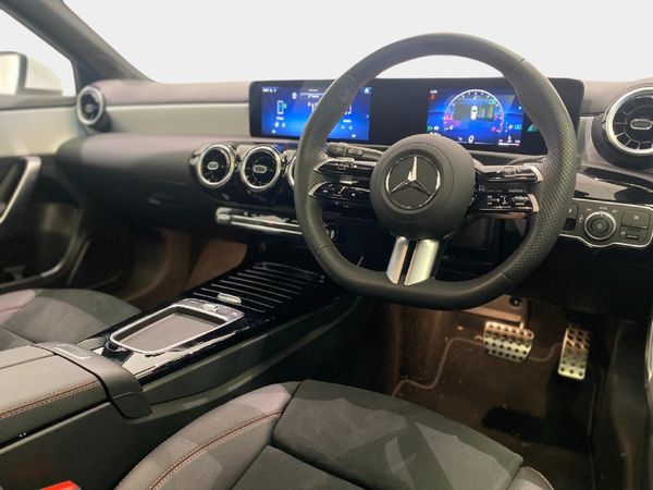2025-Mercedes-Benz-A-Class-A-200-Auto image:6