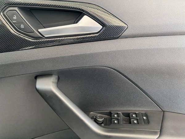2025-Volkswagen-T-Cross-10-TSI-Life-Auto image:21