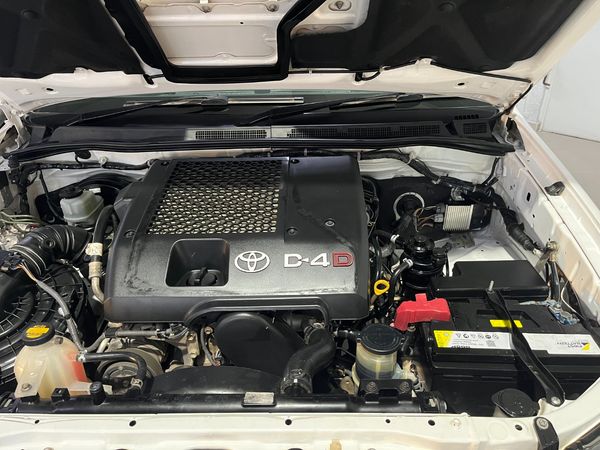 2015-Toyota-Hilux-30-D-4D-Legend-45-4x4-Double-Cab image:14