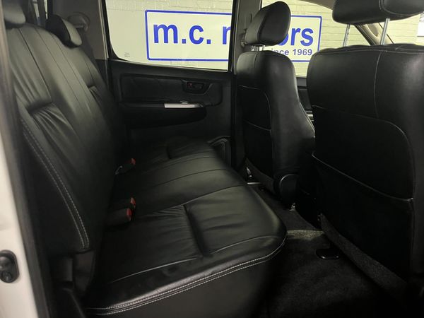 2015-Toyota-Hilux-30-D-4D-Legend-45-4x4-Double-Cab image:7