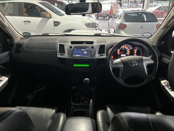 2015-Toyota-Hilux-30-D-4D-Legend-45-4x4-Double-Cab image:8