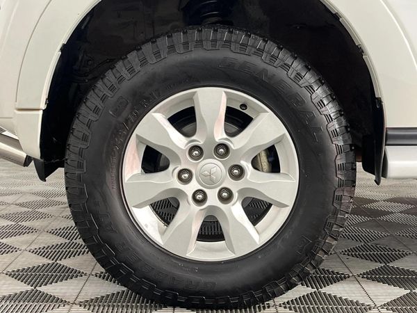 2013-Mitsubishi-Pajero-32-Di-Dc-GLS-SWB-Auto image:2