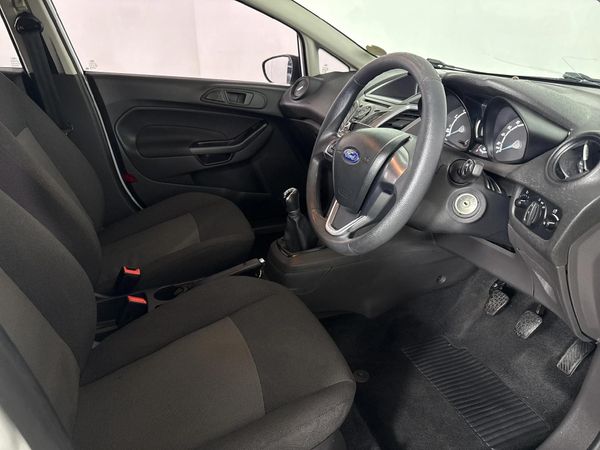 2016-Ford-Fiesta-14-Ambiente-5-dr image:9