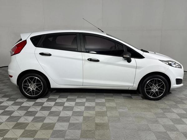 2016-Ford-Fiesta-14-Ambiente-5-dr image:16