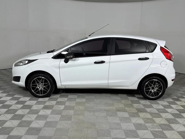 2016-Ford-Fiesta-14-Ambiente-5-dr image:18