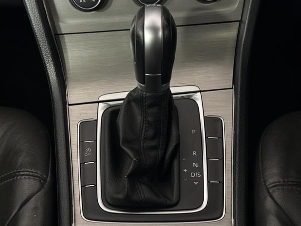 2015-Volkswagen-Golf-VII-14-TSI-Comfortline-Auto image:10