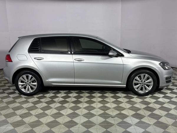 2015-Volkswagen-Golf-VII-14-TSI-Comfortline-Auto image:16