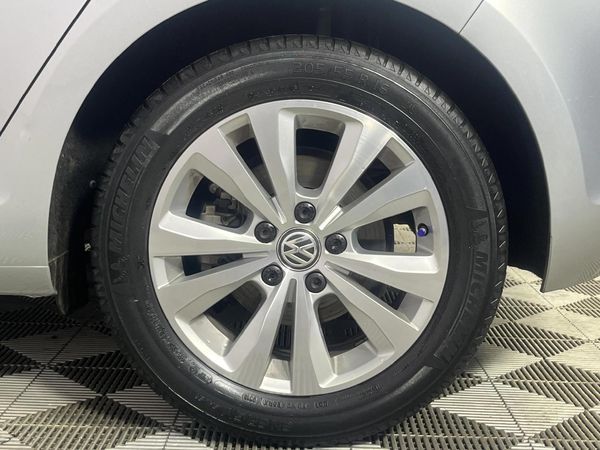 2015-Volkswagen-Golf-VII-14-TSI-Comfortline-Auto image:6