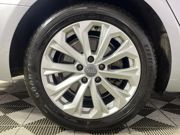2017-Audi-A4-20-TDI-Design-Auto image:7