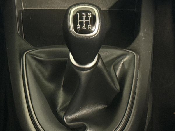 2023-Hyundai-Grand-i10-10-Fluid image:10