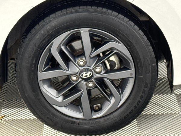 2023-Hyundai-Grand-i10-10-Fluid image:5