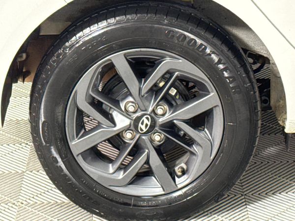 2023-Hyundai-Grand-i10-10-Fluid image:7