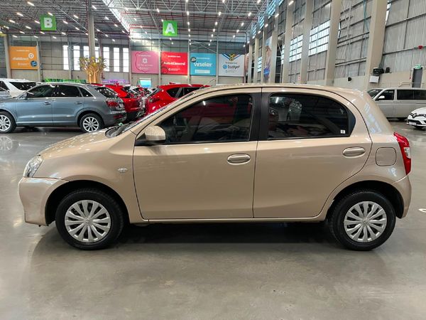 2013-Toyota-Etios-15-XS-5-dr image:5