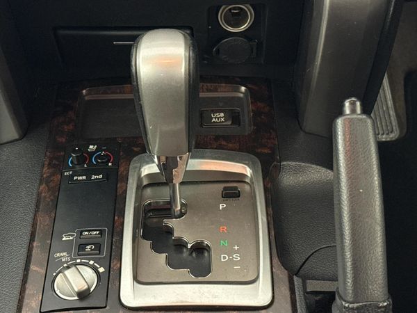 2014-Toyota-Land-Cruiser-200-45-D-V8-VX-Auto image:9