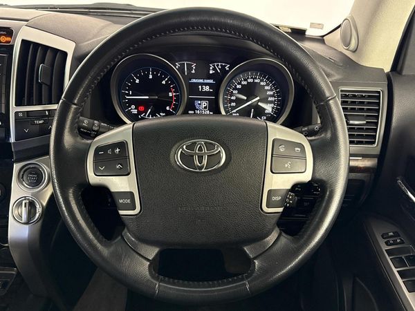 2014-Toyota-Land-Cruiser-200-45-D-V8-VX-Auto image:10