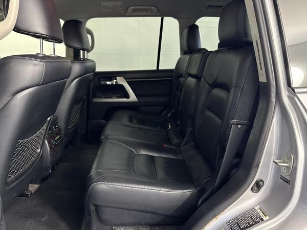 2014-Toyota-Land-Cruiser-200-45-D-V8-VX-Auto image:2